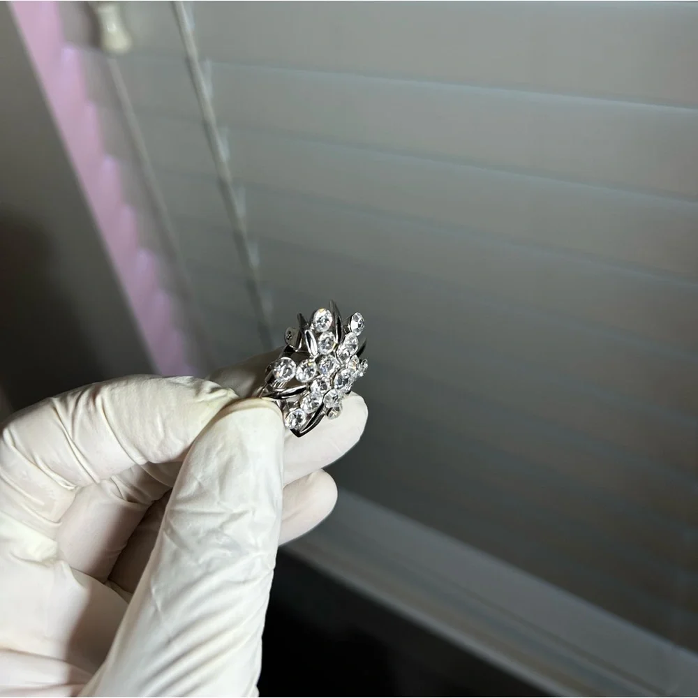 Sparkling Crystal Brooch - Picture 8 of 8